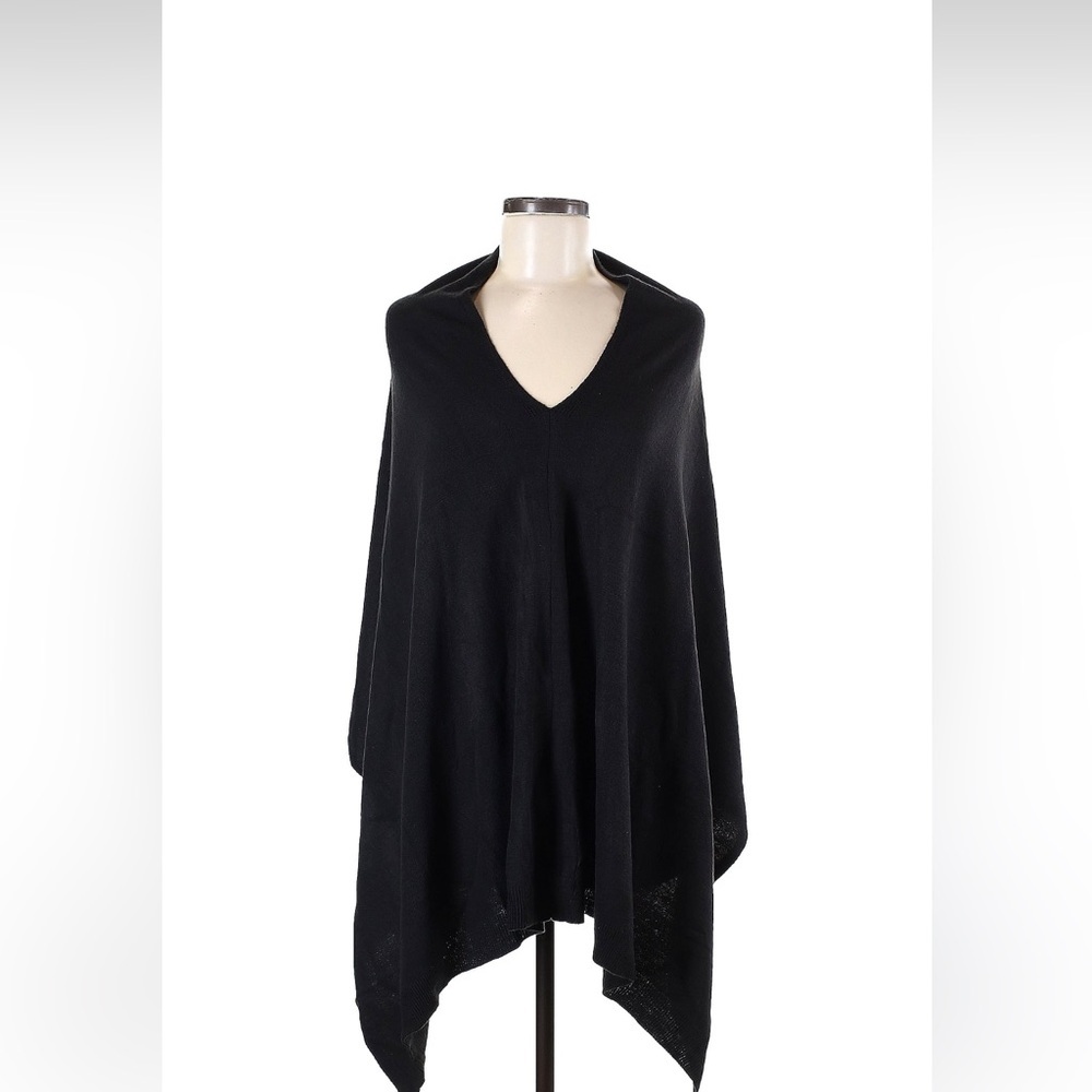 Coco + Carmen poncho